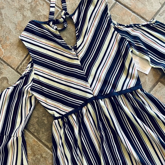 ⭐BOGO FREE⭐"NWT Boutique "LOVE" Brand Striped Cold-Shoulder Bell Sleeve Dress M - Picture 14 of 15